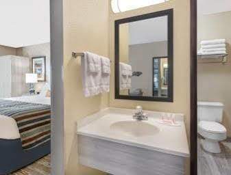 Silverstone Inn & Suites Спокан-Вэлли Экстерьер фото